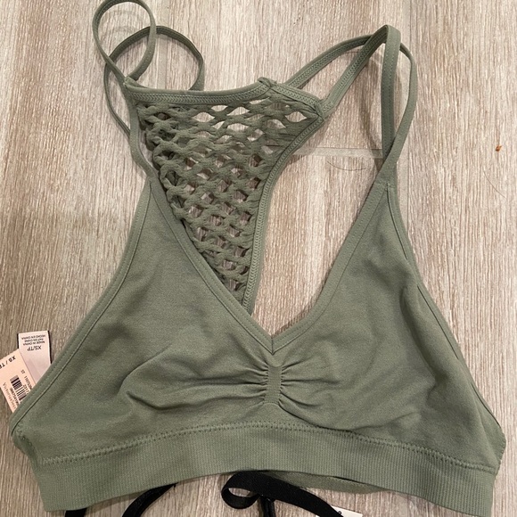 Bundle of 3 NWT Victoria’s Secret bralettes - Picture 2 of 4